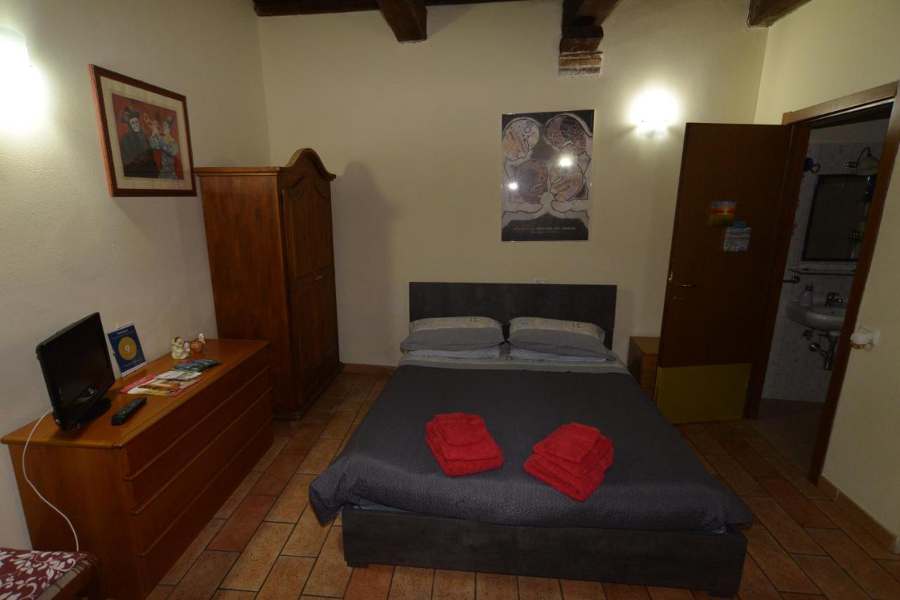 Appartement Via Della Posterna à Spolète Extérieur photo