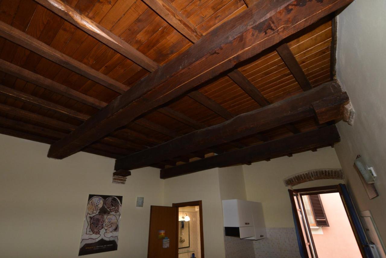 Appartement Via Della Posterna à Spolète Extérieur photo