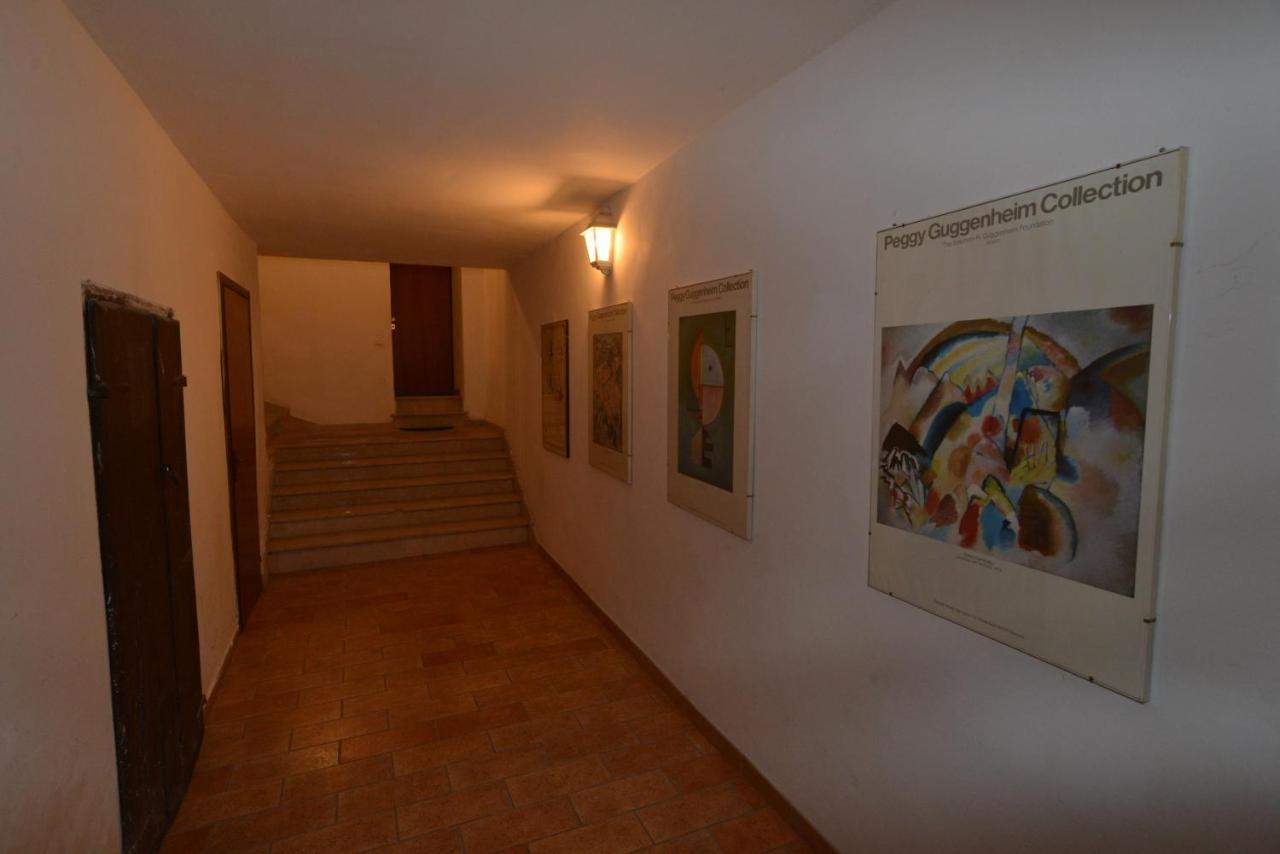 Appartement Via Della Posterna à Spolète Extérieur photo
