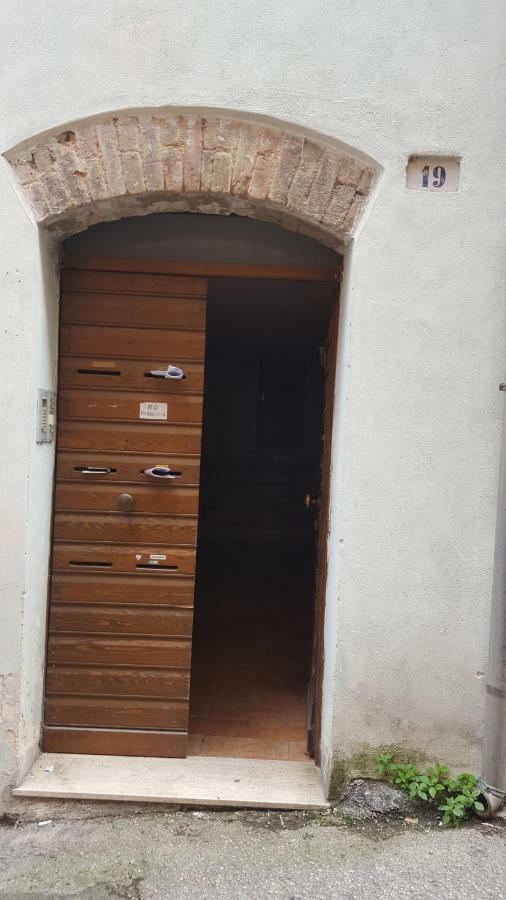 Appartement Via Della Posterna à Spolète Extérieur photo