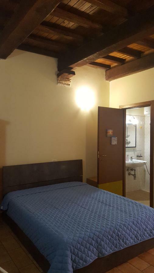 Appartement Via Della Posterna à Spolète Extérieur photo
