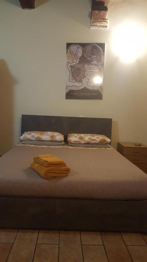 Appartement Via Della Posterna à Spolète Extérieur photo